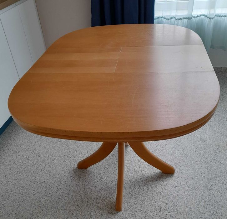 Drewniany stół 80-ka, praktyczny, rozkładany na 110 cm