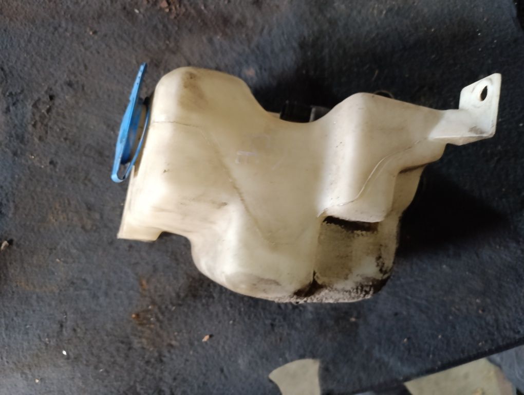 Zbiornik zbiorniczek płynu spryskiwaczy volkswagen golf 4 audi a3 8 l