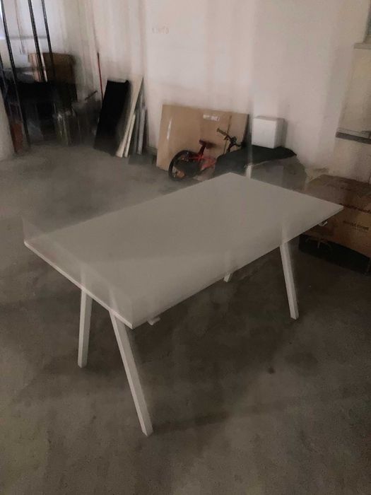 Messa secretária Trotten Ikea