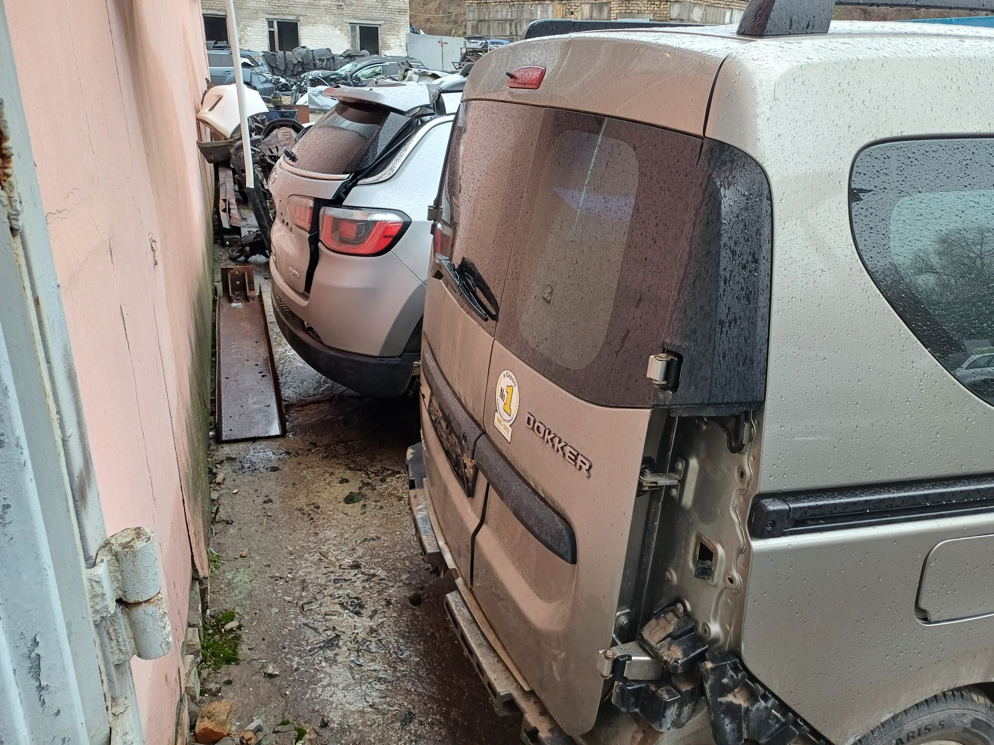 Двери Renault Dokker пассажир дверь передняя задняя боковая