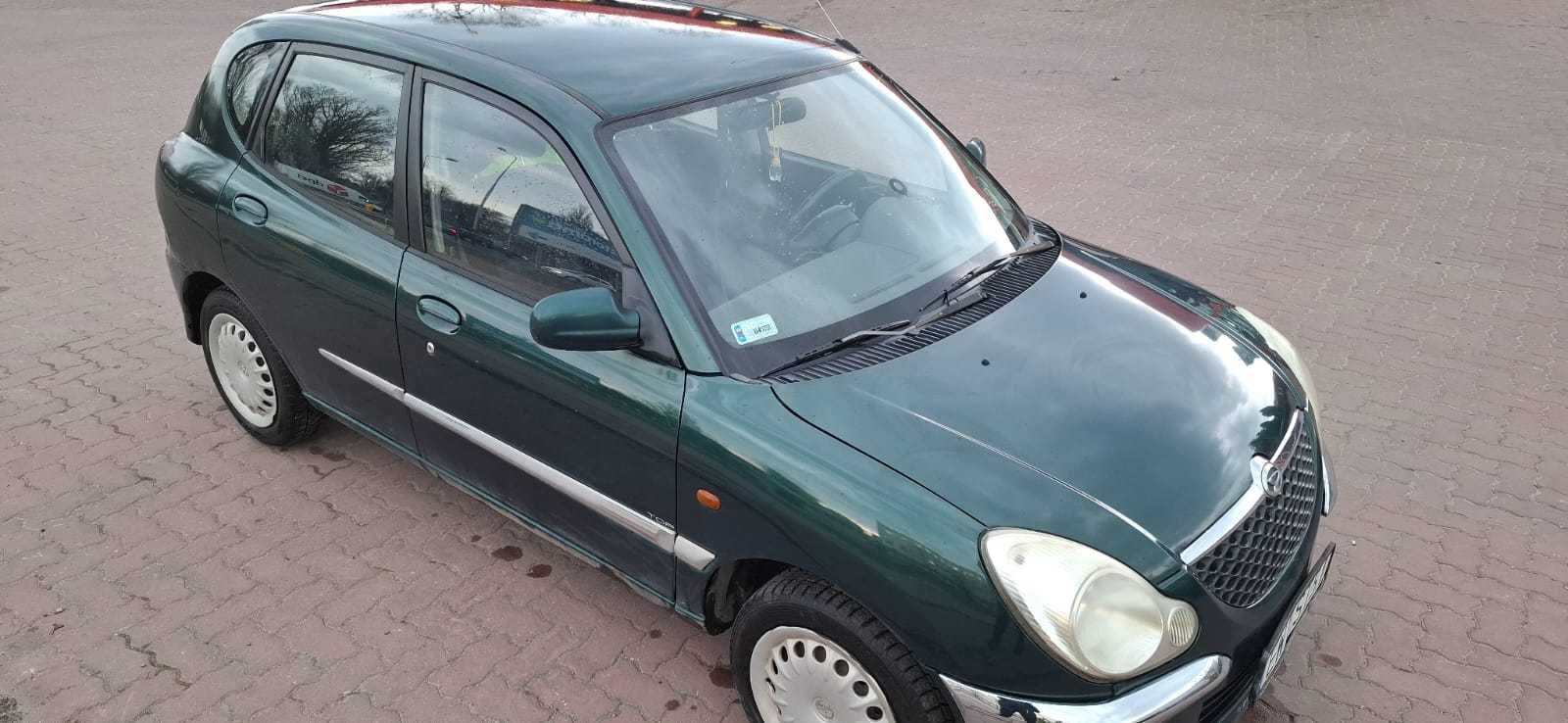 Automatyczny mały samochód Daihatsu sirion 2005