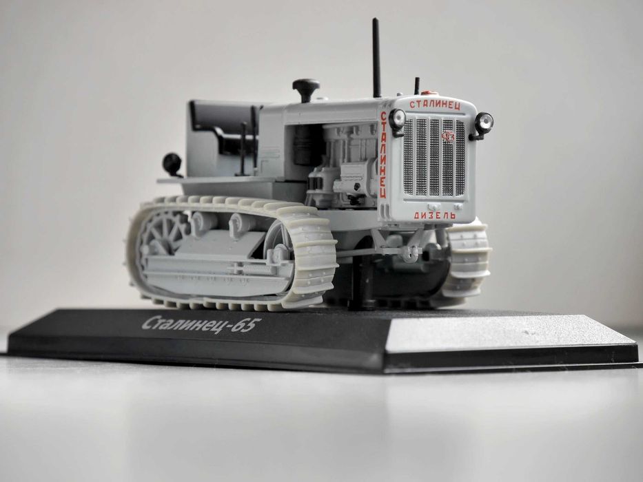 Модель Трактора Сталинец 65   1:43 Hachette