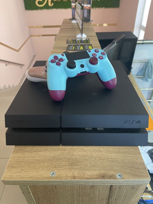 Продам PlayStation 4 Fat