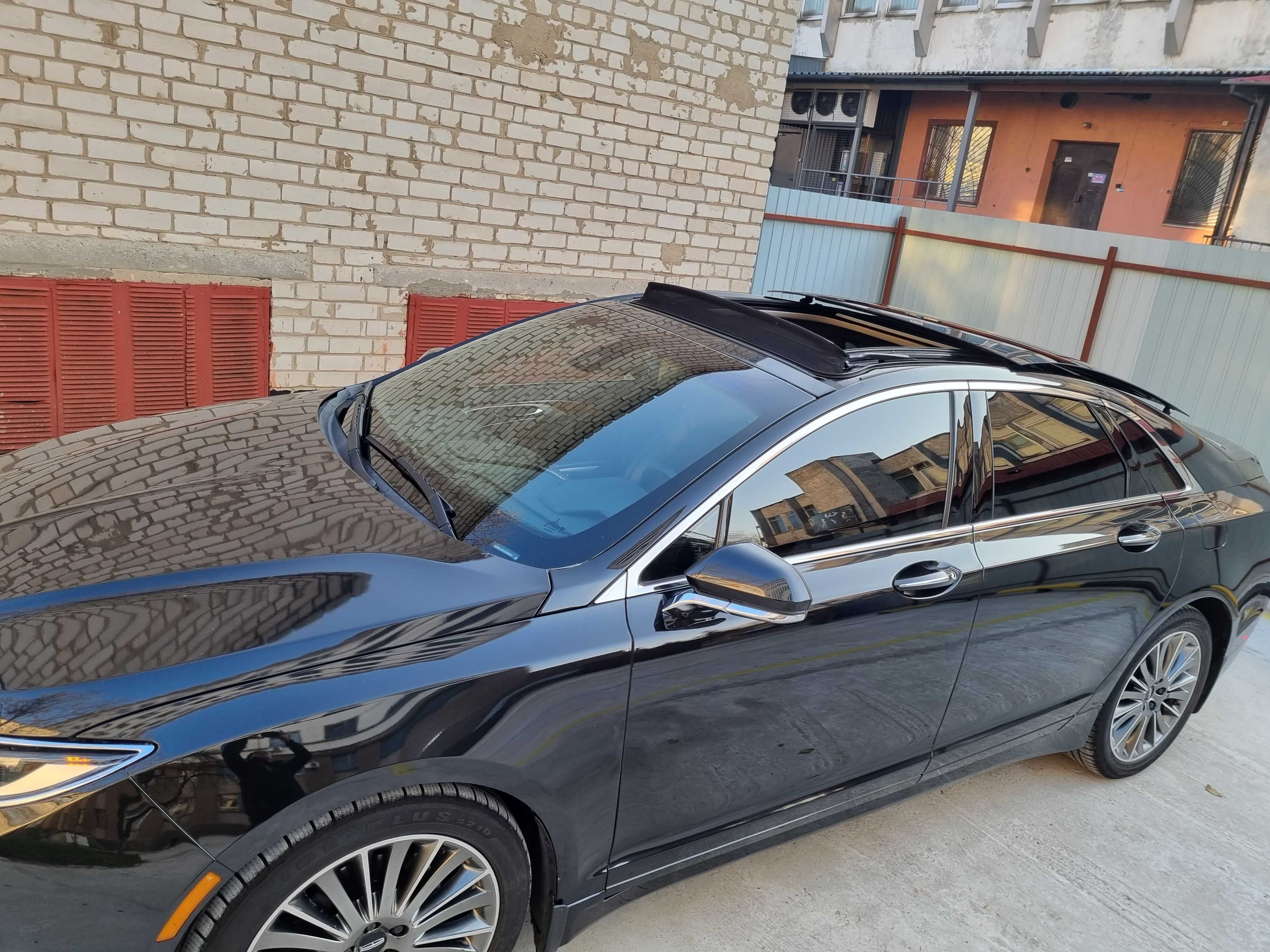 Lincoln MKZ Reserve panorama 2014