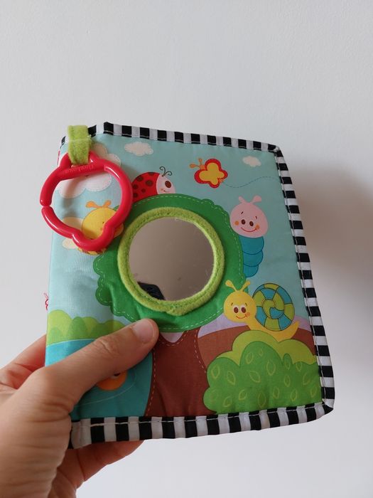 Livro de pano para bebés ou crianças pequenas.