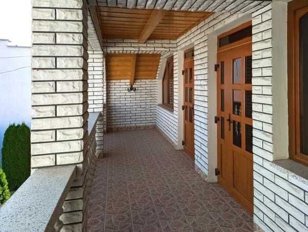 Продається будинок з торговими точками в с. Вишково