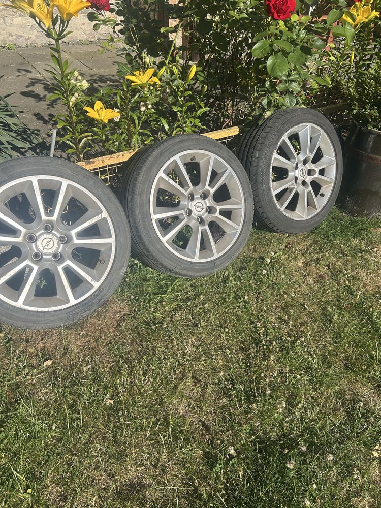 Sprzedam kola  letnie na felgach aluminiowych 17