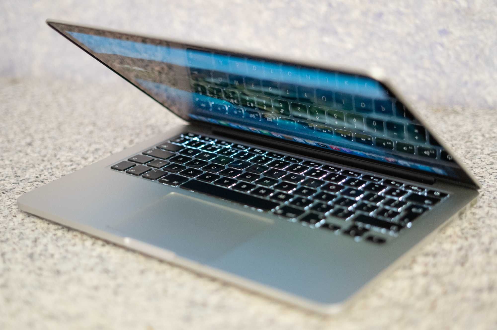 MacBook Pro 13 2015 (16 ГБ/1 ТБ)
