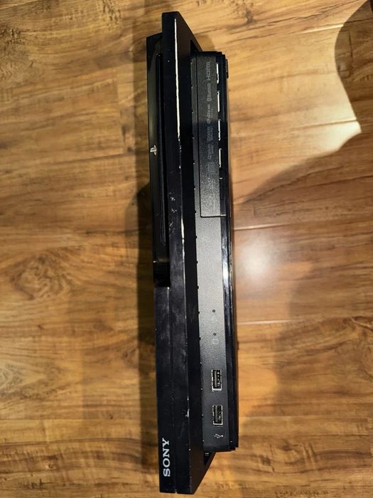 PlayStation 3 (c/ 2 jogos+ comandos)