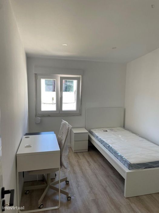 732363 - Quarto com cama de solteiro em...