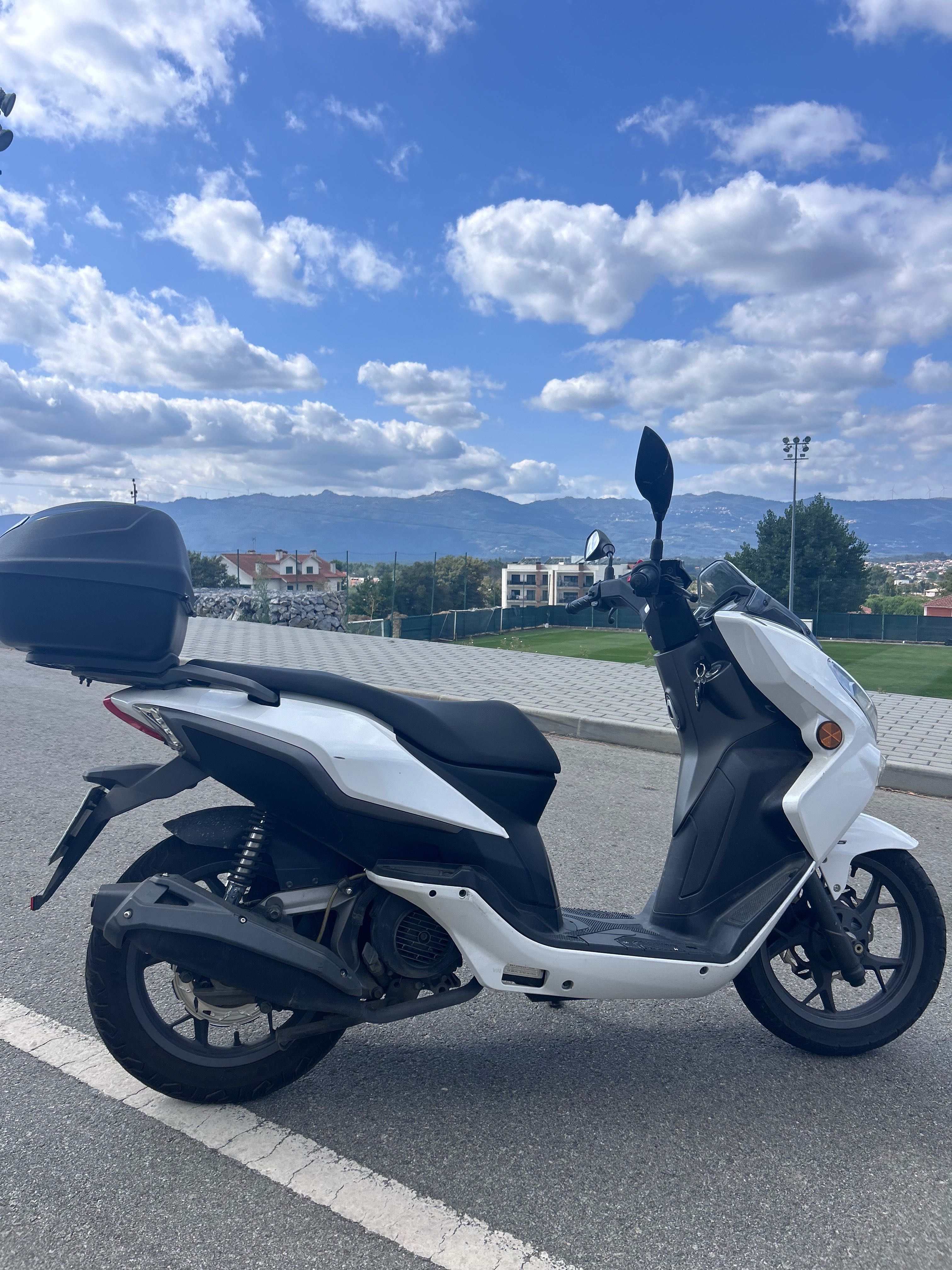 KEEWAY 125  praticamente nova
