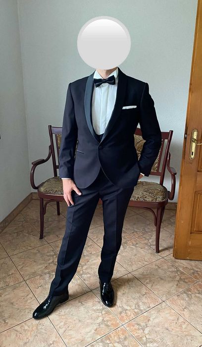 Ekskluzywny czarny smoking