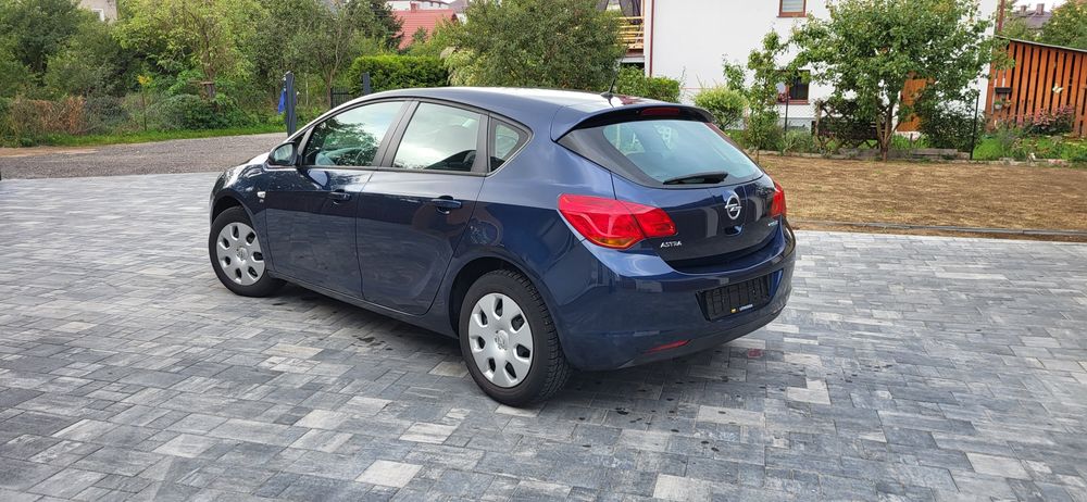 REZERWACJA Opel Astra benzyna