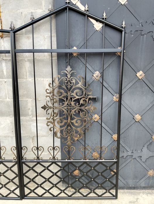 Продам металеві ворота