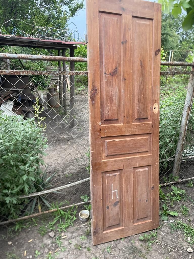 Двери деревянные, бу