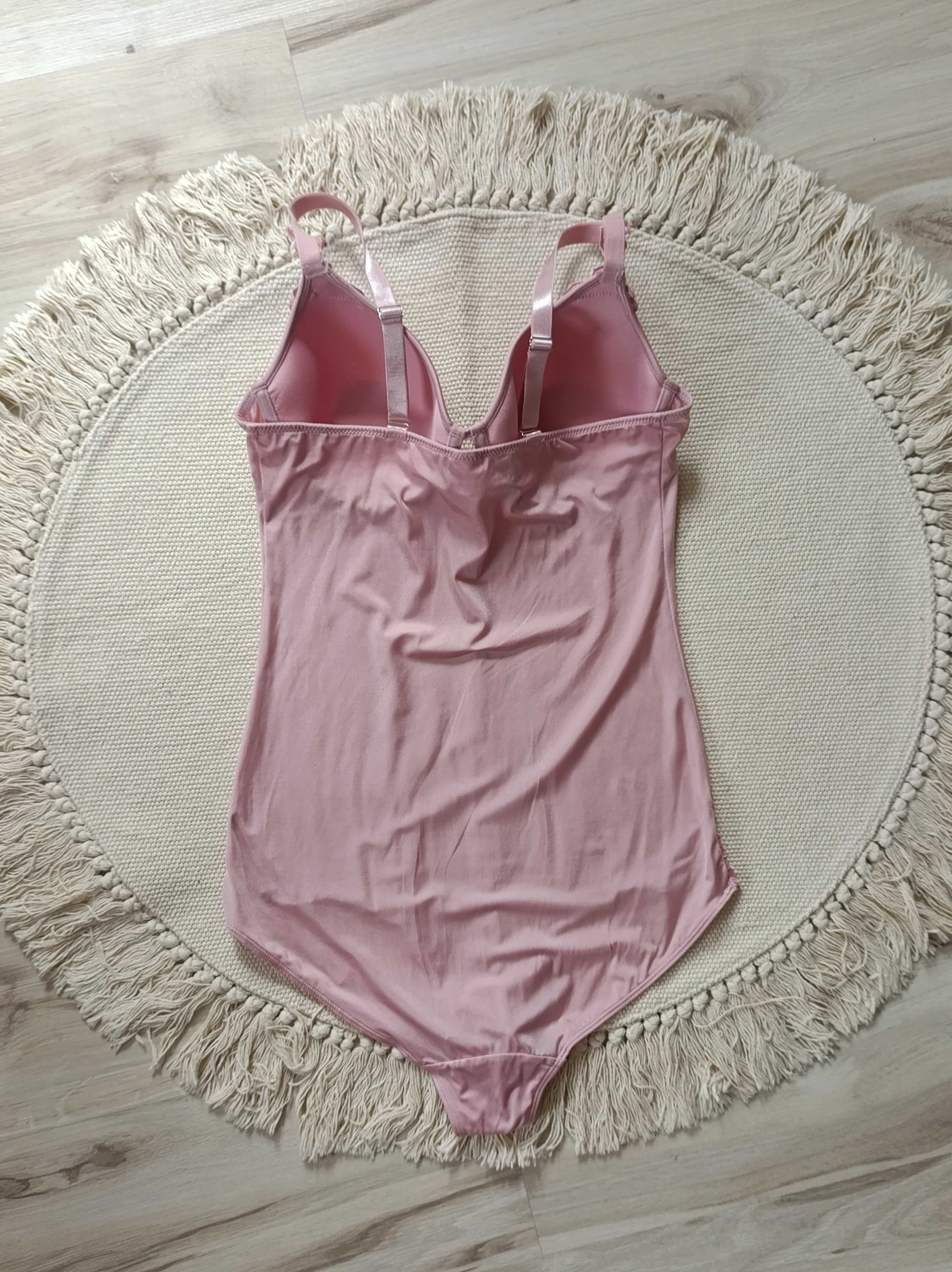 Pudrowe body modelujące sylwetkę 85B Desiree