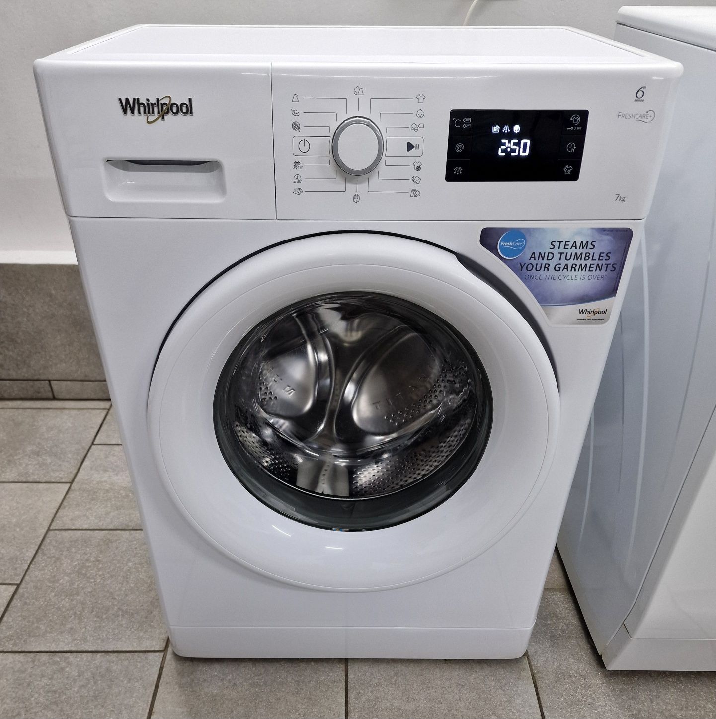 Узкая пральна/стиральная/ машина Whirlpool 7 KG / FWSG71253W EU