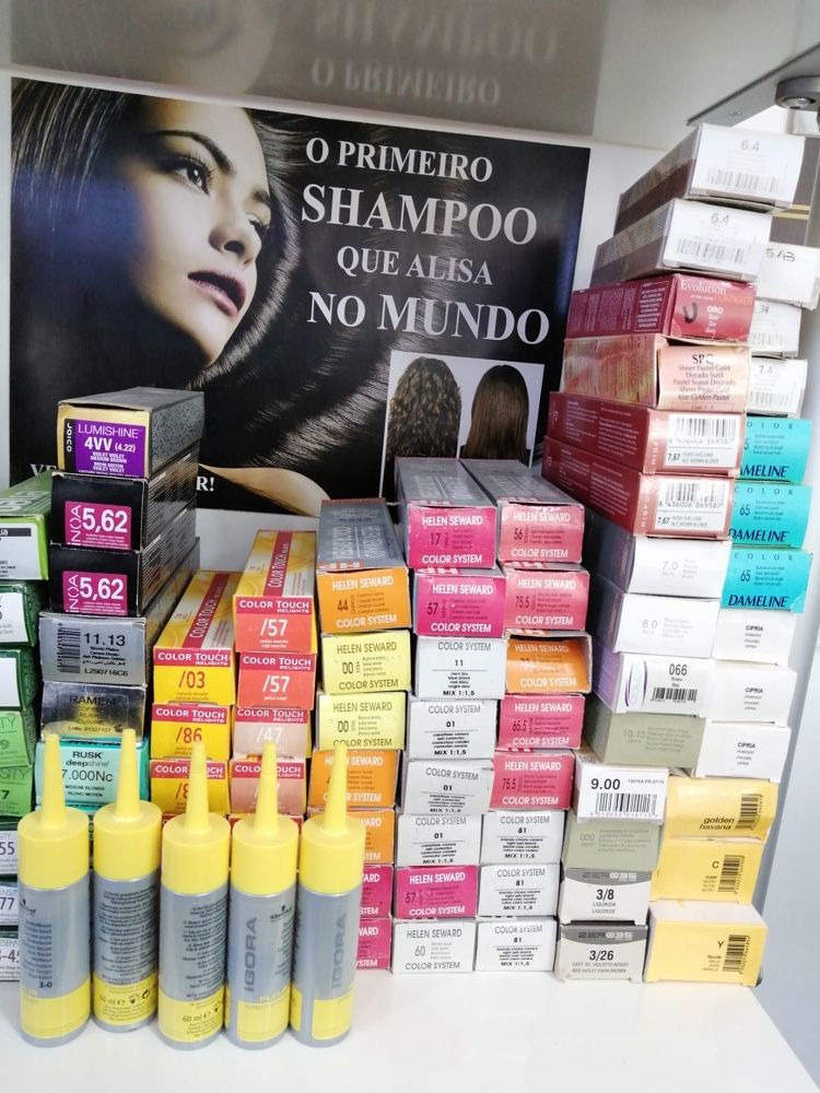 Tintaa de cabelo e produtos para alisamenro