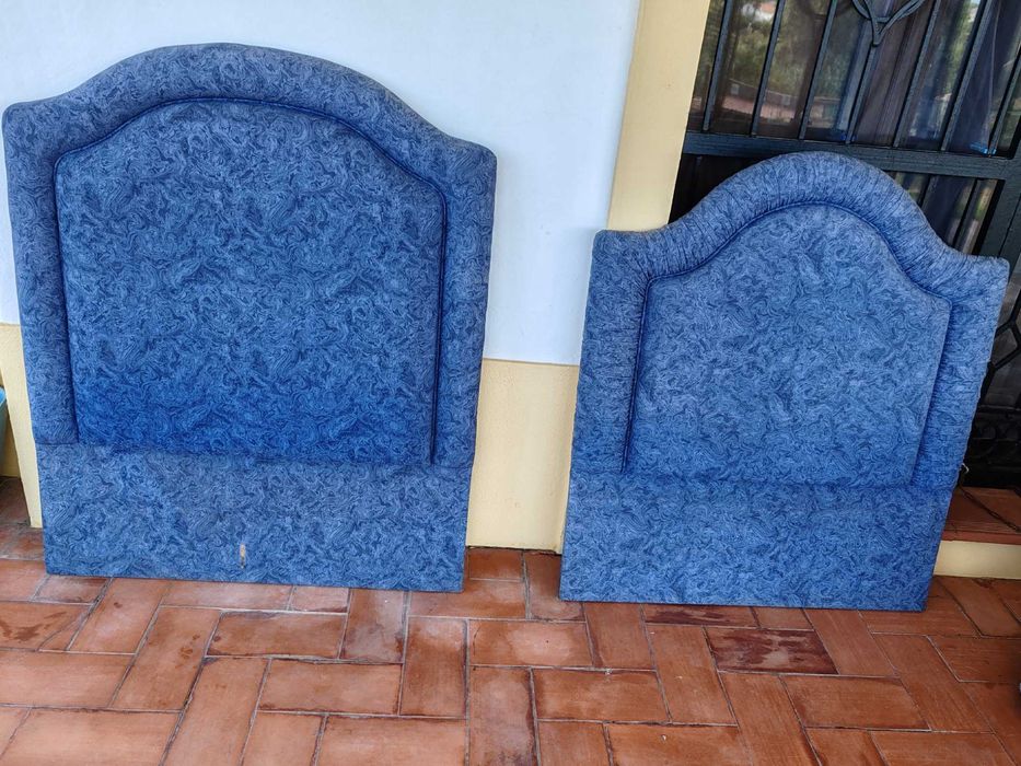 Cabeceiras de cama individual, estofadas.