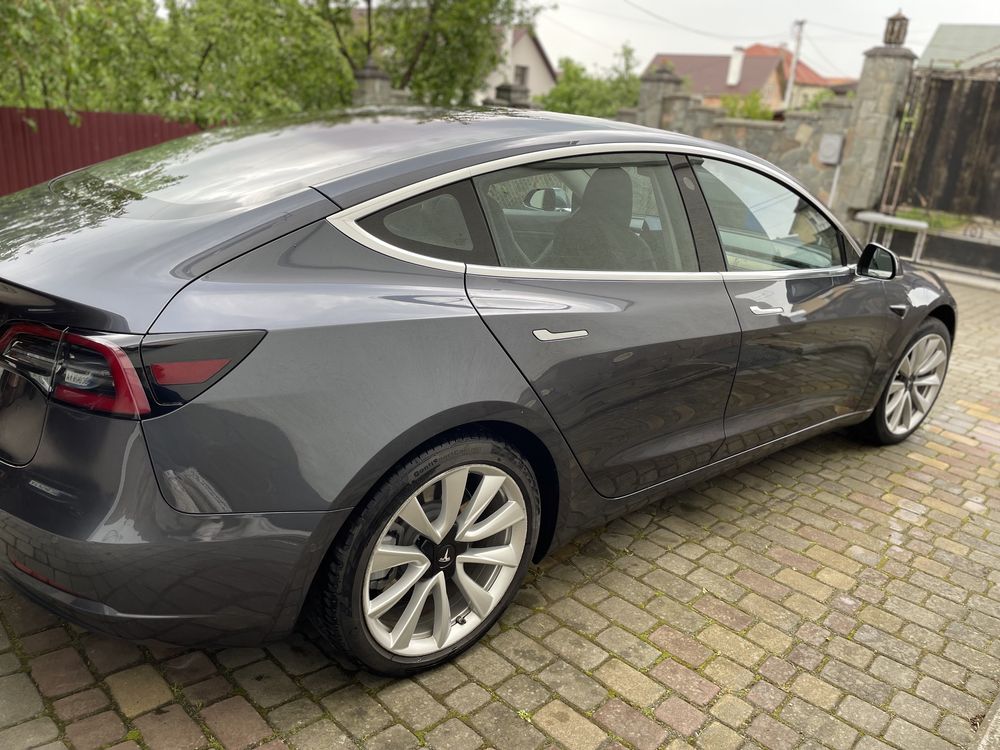 Tesla model 3 long range