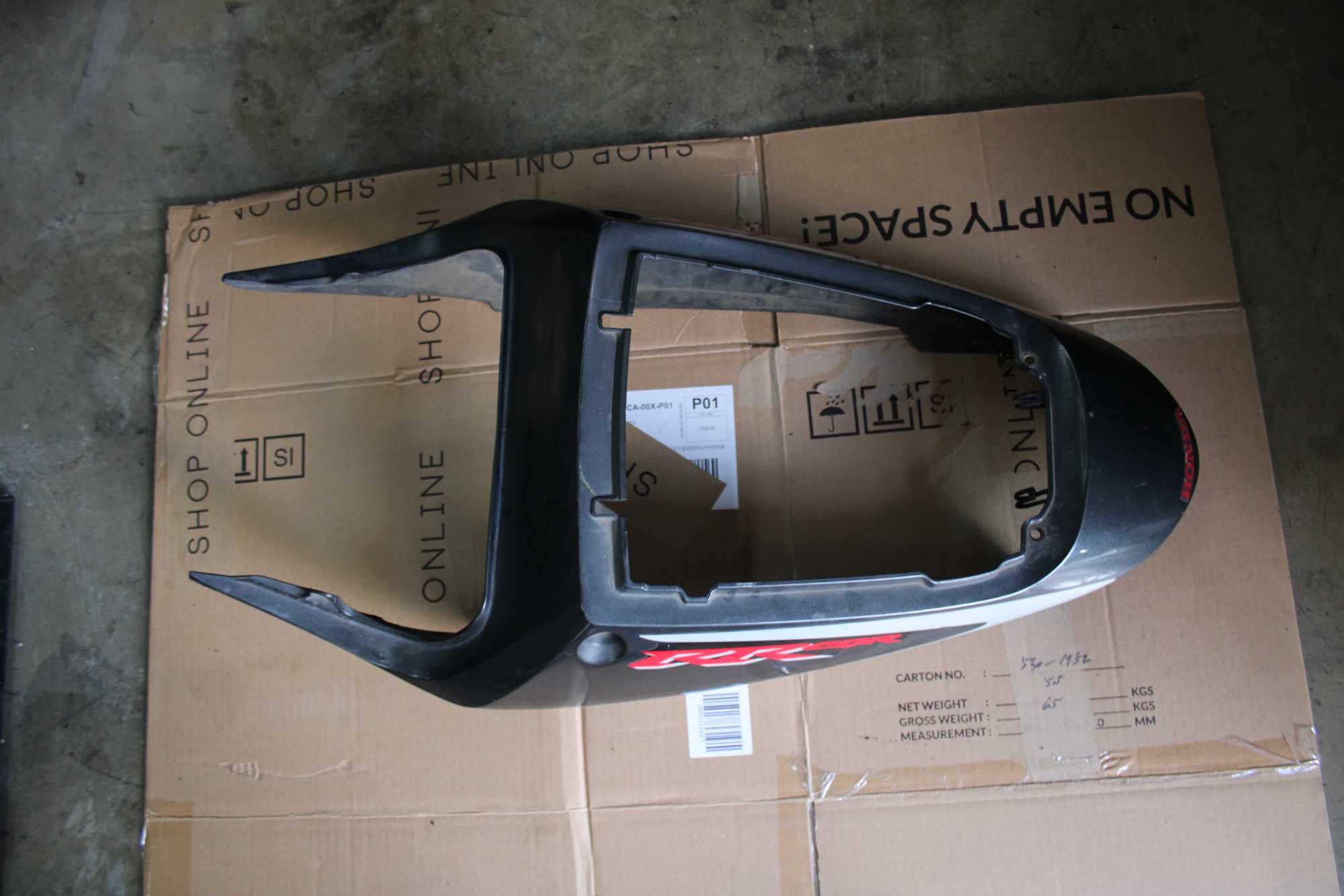 Zadupek Tył Tylny Ogon Owiewka Plastik Honda CBR 929 SC44 00-01