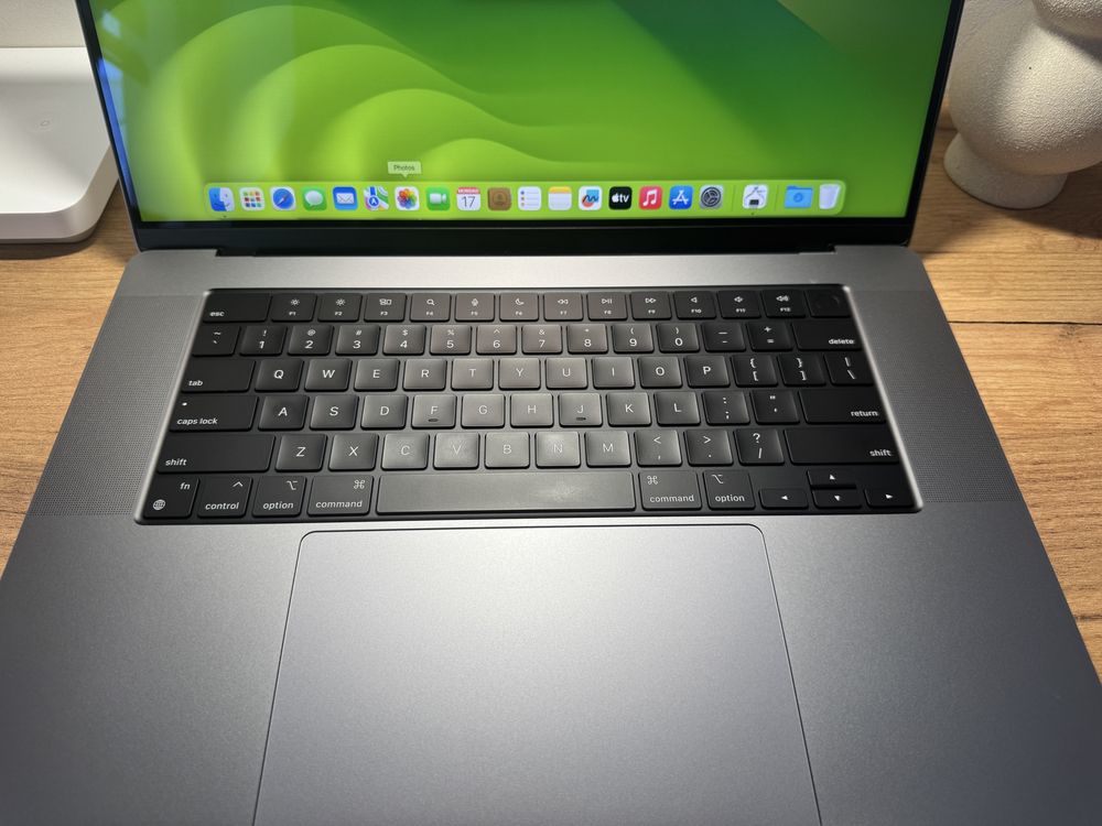 MacBook Pro 16’ 2021 10/16-Core M1 Pro 32GB RAM 512GB 90%