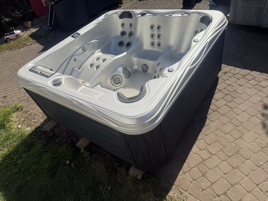 Jacuzzi / Spa Island spas balboa Grand Bahama – powystawowe, jak nowe!