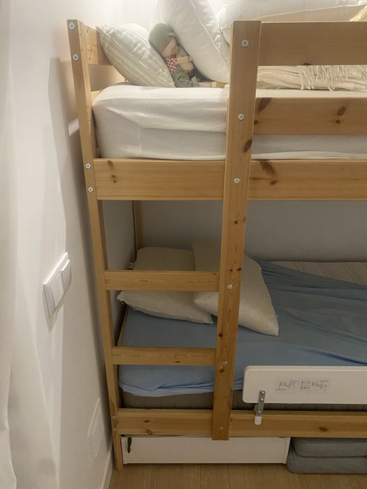 Beliche madeira Ikea com 2 colchões