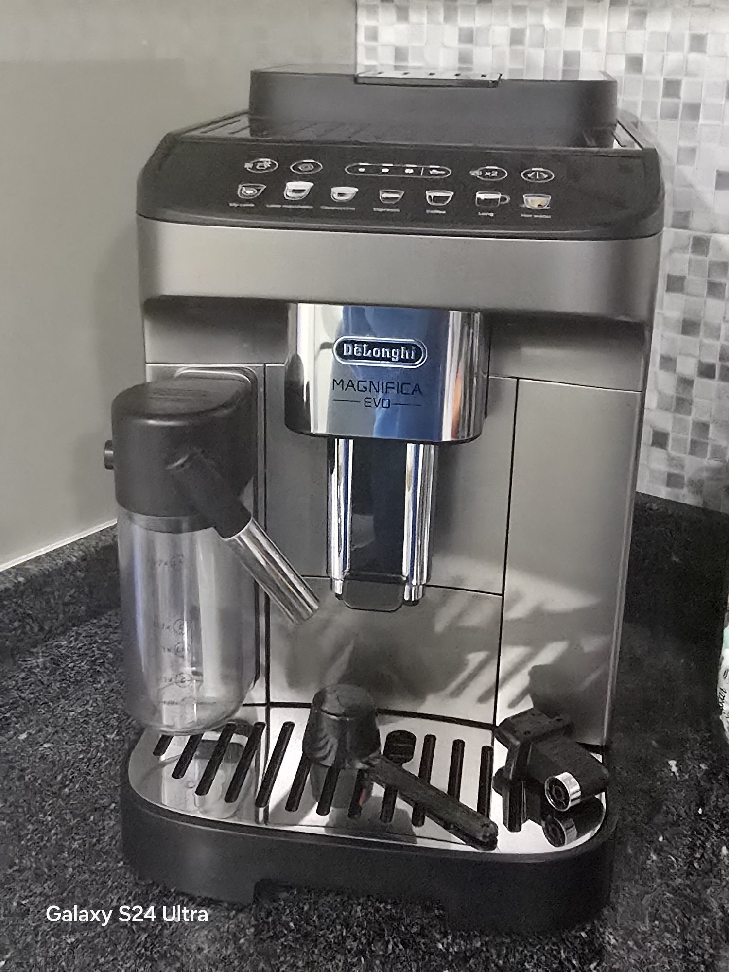 Máquina de Café Automática DELONGHI Magnifica Evo ECAM290.61.SB