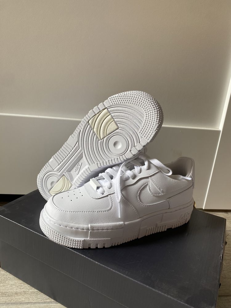 Nike Air Force 1 Pixel