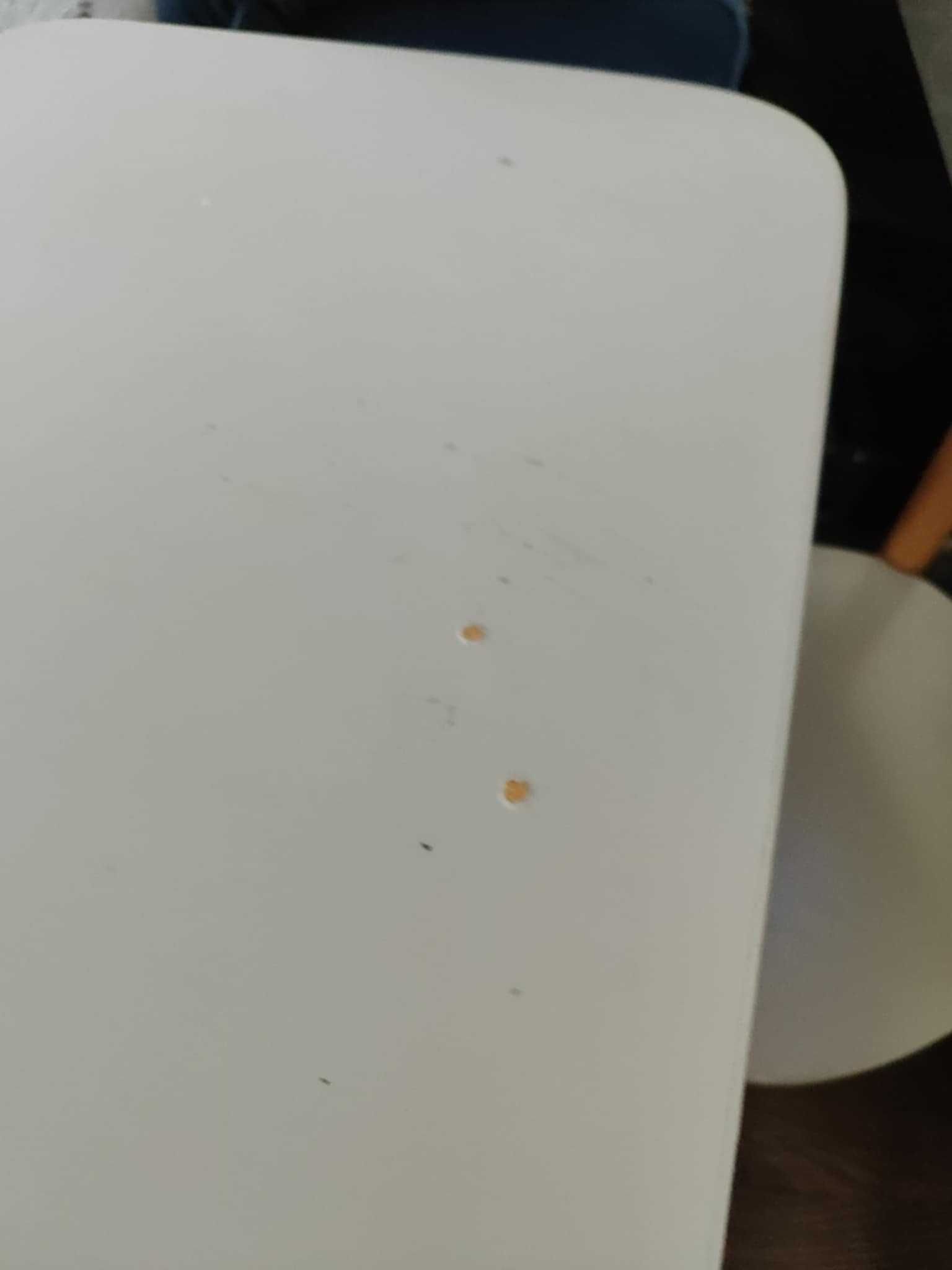 Drewniany stolik dziecięcy z krzesłami