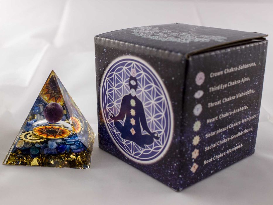 Piramidka Piramida z Żywicy Orgonit Cyjanit Ametyst Miedź Folia 5cm