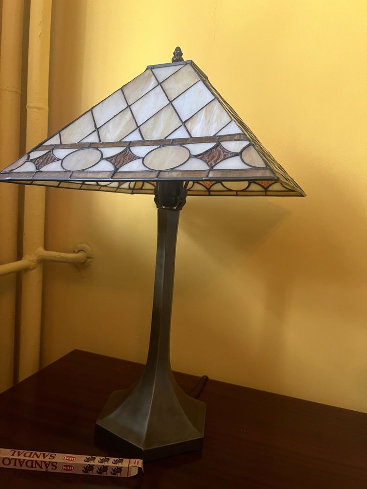 Lampa witrażowa stojąca