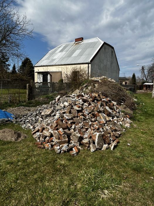 Gruz budowlany cegła + pustaki + beton że zbrojeniem