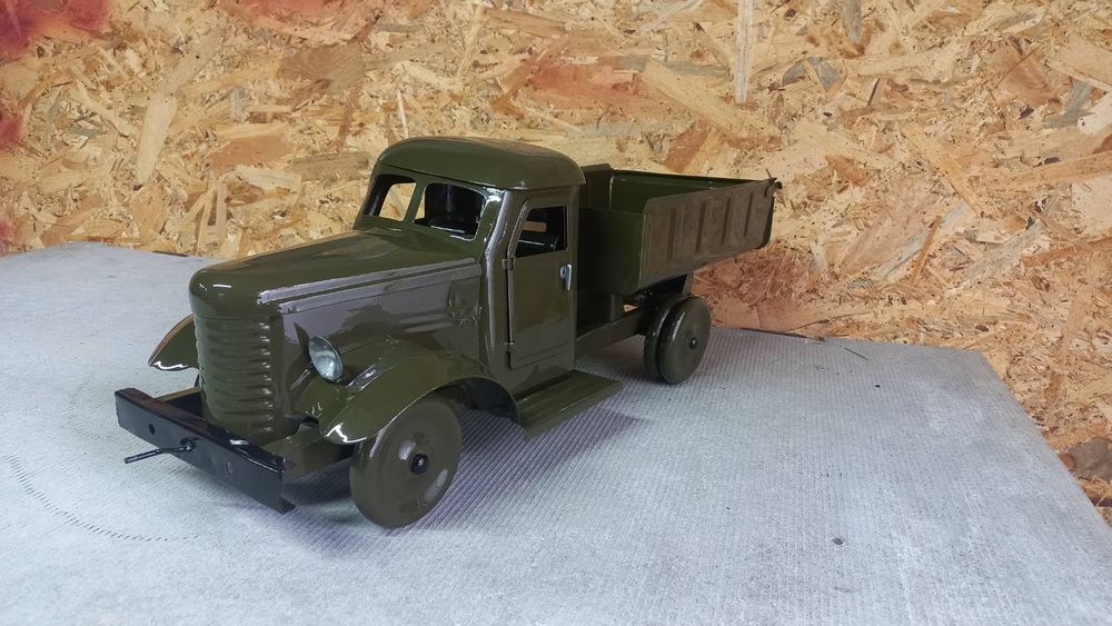 Zabawka dla dzieci z czasów prl-u ZIS-150