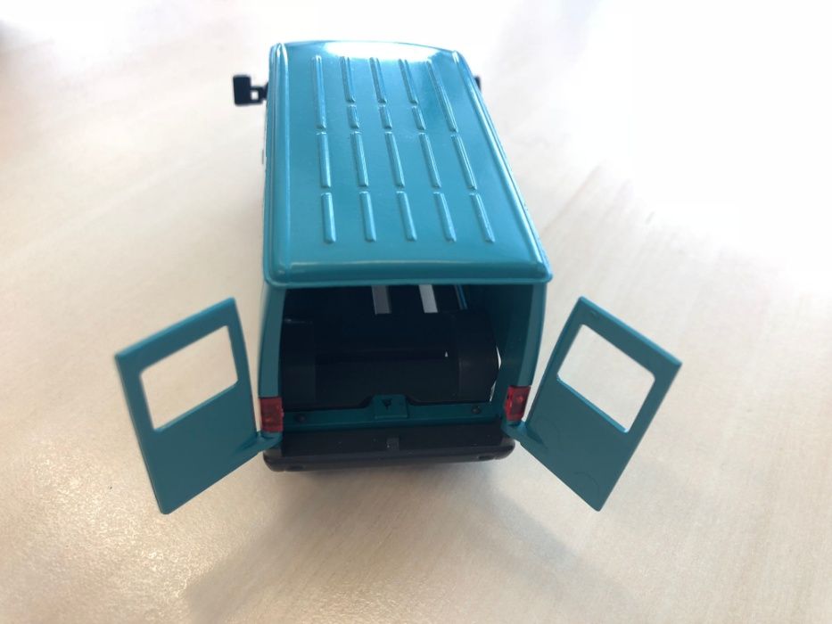 Miniatura furgão Mercedes-Benz Sprinter NZG 1:43