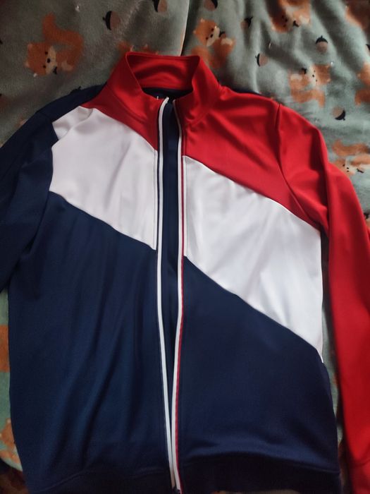 Віддам спортивну кофтинку