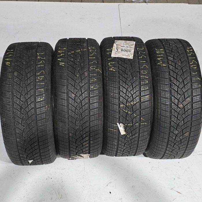 Opony zimowe GOODYEAR ULTRAGRIP PERFORMANCE 225/50R17 98H 22R Run Flat
