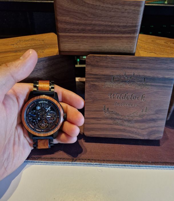 Wildclock Inverness, Drewniany zegarek mechaniczny z grawerem w cenie