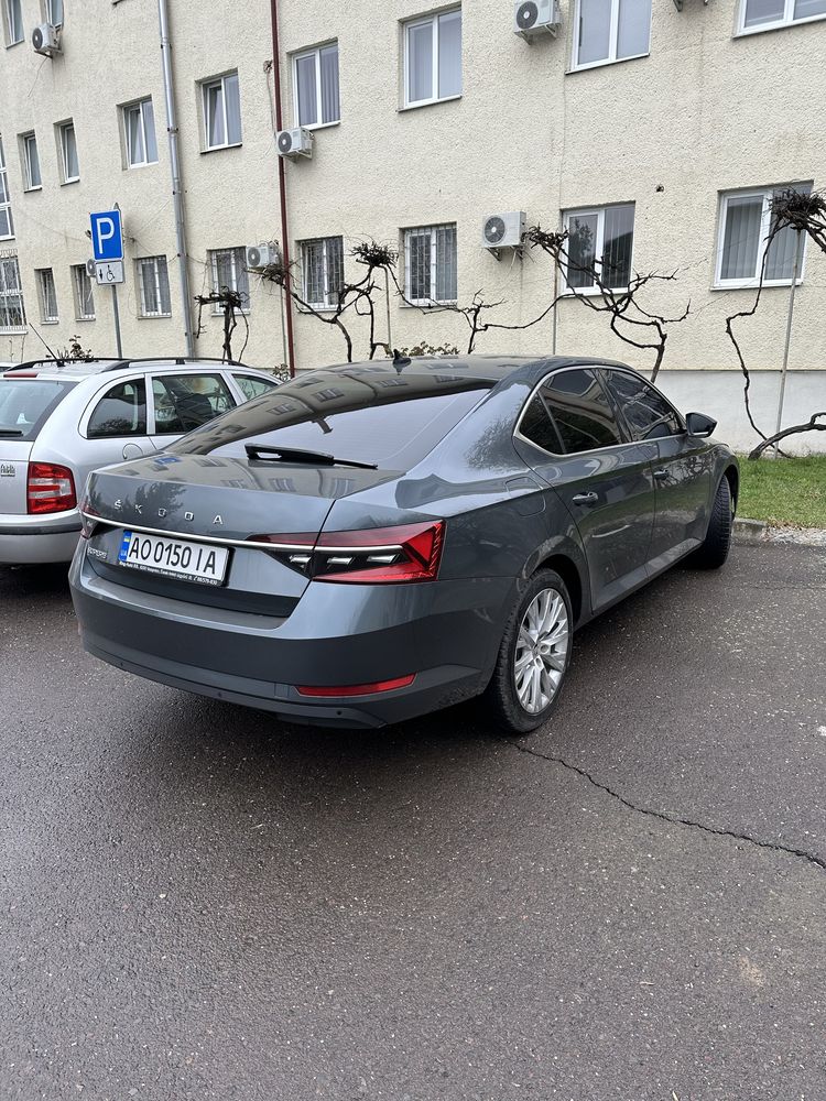 Автомобіль Skoda Superb