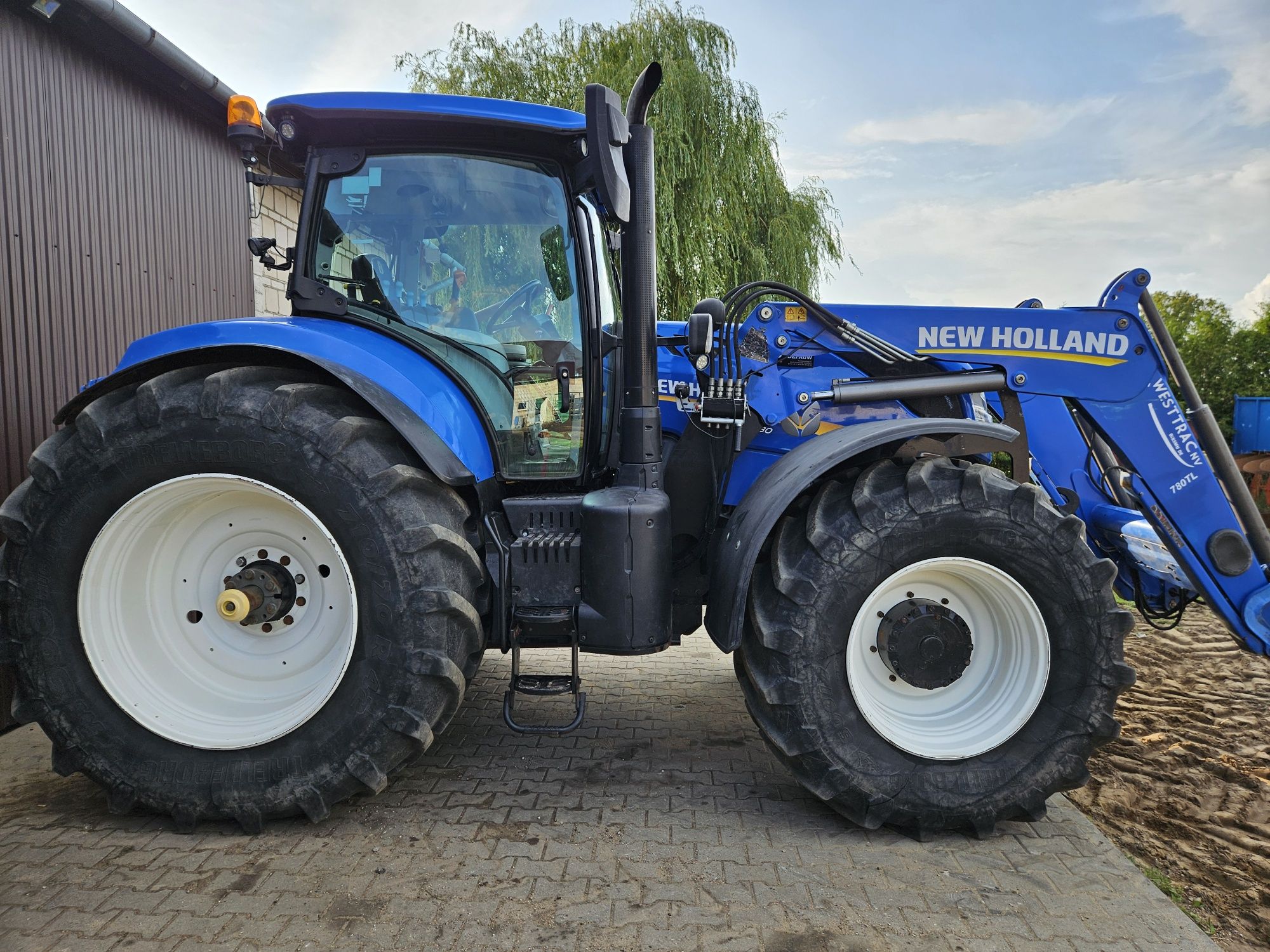 New Holland T7 230 Ładowacz czołowy Stoll
2020r 
Ładowacz czołowy Stol