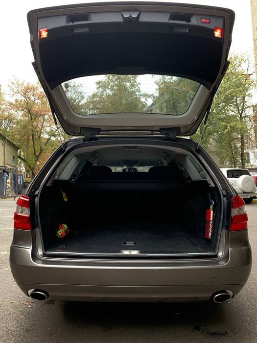 Mercedes Benz E350 повний привід 2011 рік