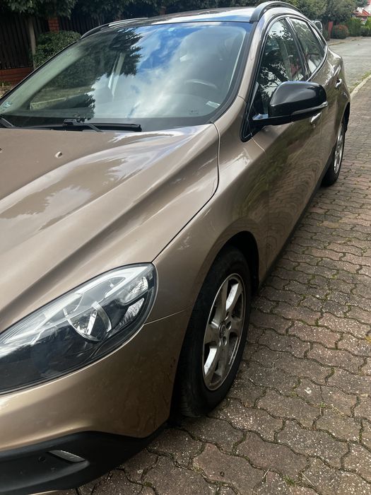Volvo V40 Cross Country D2 Momentum 5d, bogato wyposażone, zadbane