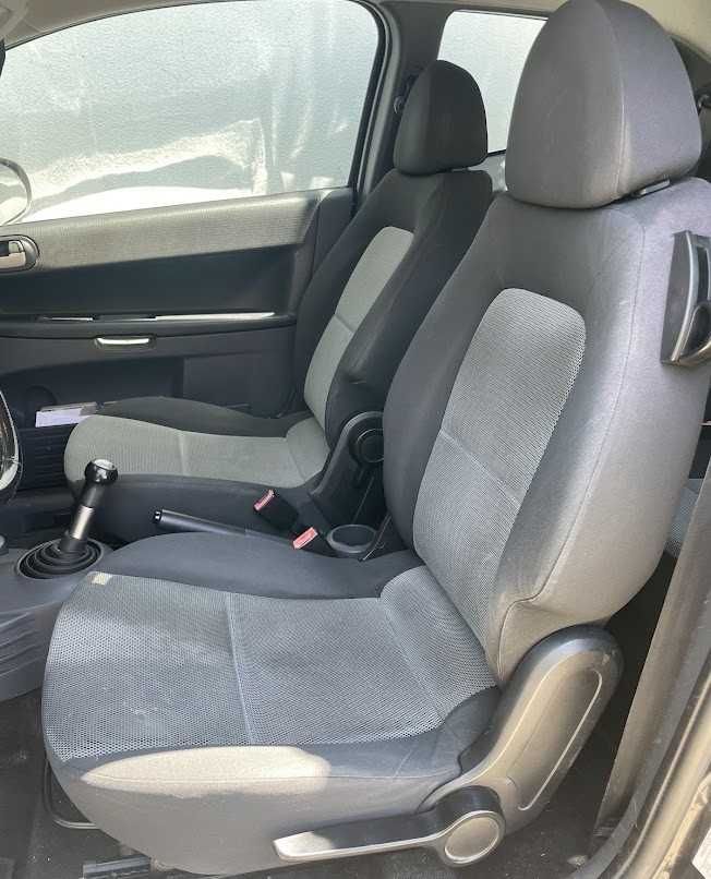 Mitsubishi Colt com revisão e inspeção acabadas de fazer