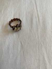 anel em formato de flor