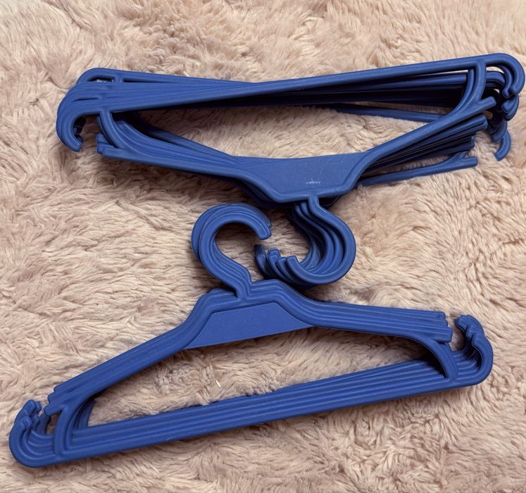 Wieszaki male na dzieciece ubrania