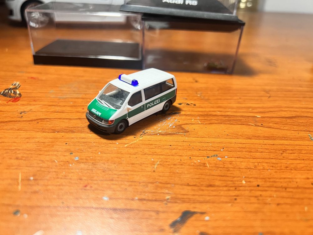 Mercedes can polizei 1:87