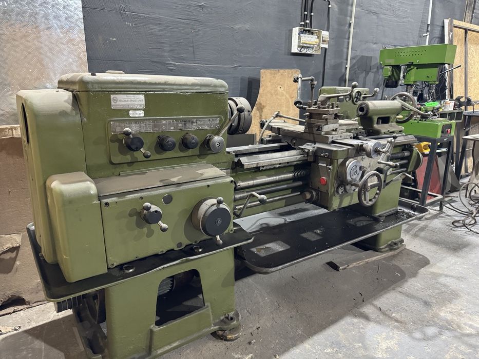 Токарний станок мод ІК62