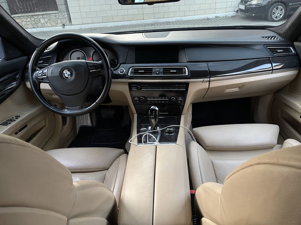 BMW 750Li 2010 4.4 повний привід