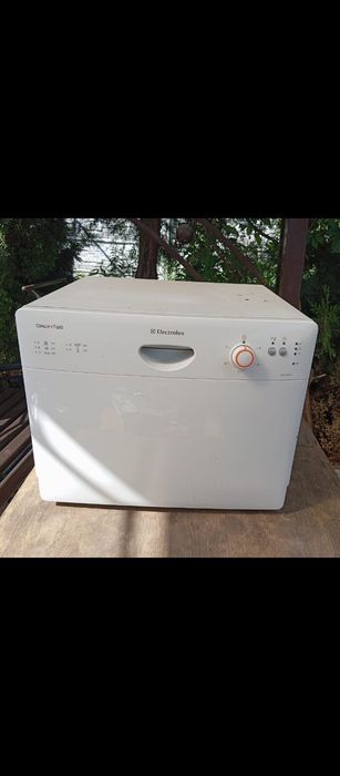 Компактна посудомийна машина Electrolux esf 2420